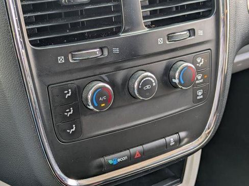 Used 2013 Dodge Grand Caravan American Value Package w/ UConnect Hands-Free Group FWD image 18
