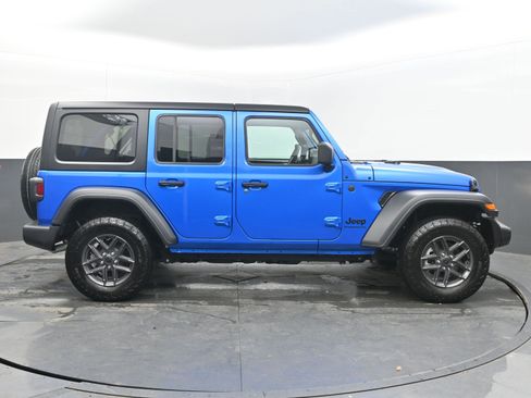 Used 2025 Jeep Wrangler Sport S image 10