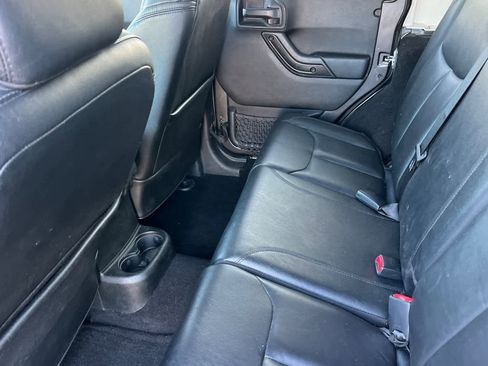 Used 2017 Jeep Wrangler Unlimited Sahara image 5