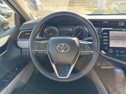 Used 2019 Toyota Camry XLE image 12