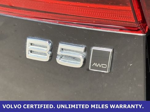 Certified 2023 Volvo XC60 B5 Plus w/ Climate Package image 10