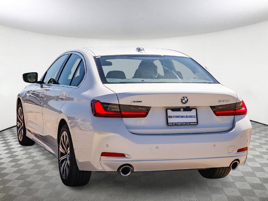 Used 2025 BMW 330i xDrive Sedan AWD/4WD image 8
