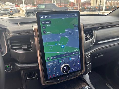 Used 2023 Ford F150 Lightning Lariat image 17