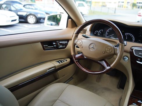 Used 2013 Mercedes-Benz CL 550 4MATIC image 25