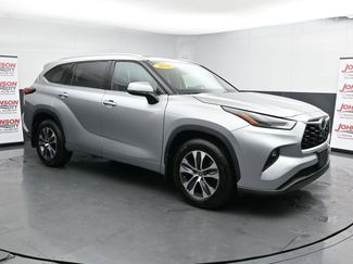 Used 2022 Toyota Highlander XLE video 2