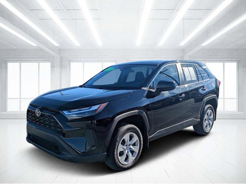 Used 2024 Toyota RAV4 LE image 7