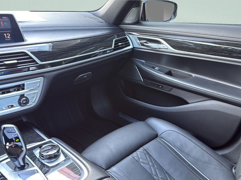Used 2022 BMW 740i xDrive w/ M Sport Package AWD/4WD image 33