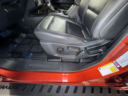 Used 2024 Ford Bronco Badlands image 19