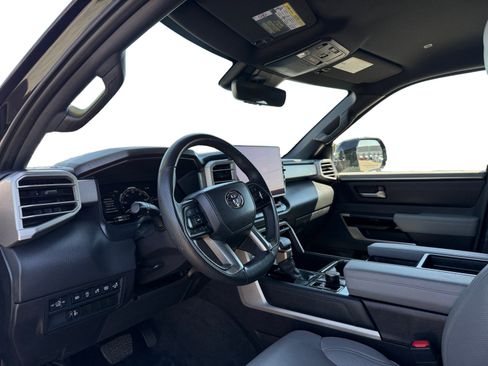 Used 2025 Toyota Tundra Limited AWD/4WD image 9