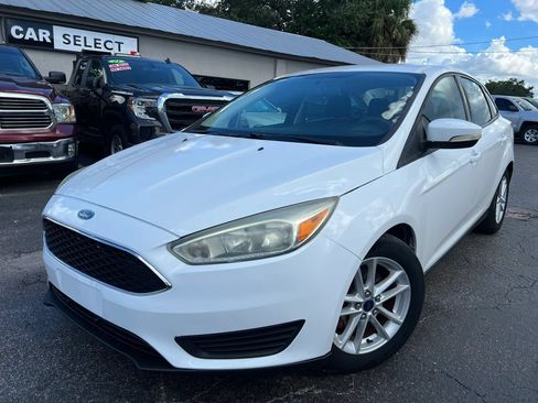 Used 2015 Ford Focus SE FWD image 1