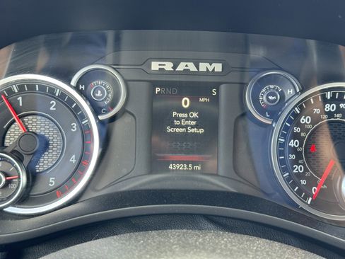 Used 2024 RAM 2500 Big Horn AWD/4WD image 25