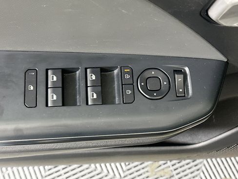 Used 2025 Kia K4 LXS image 15