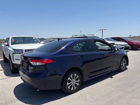 Used 2022 Toyota Corolla LE FWD image 2