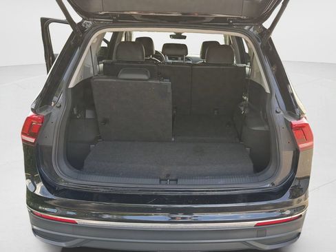 Used 2024 Volkswagen Tiguan SE FWD image 11