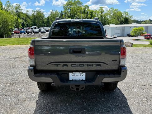 Used 2023 Toyota Tacoma TRD Off-Road w/ Technology Package AWD/4WD image 5
