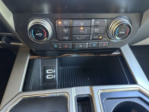 Used 2019 Ford F150 Lariat w/ Equipment Group 502A Luxury image 22