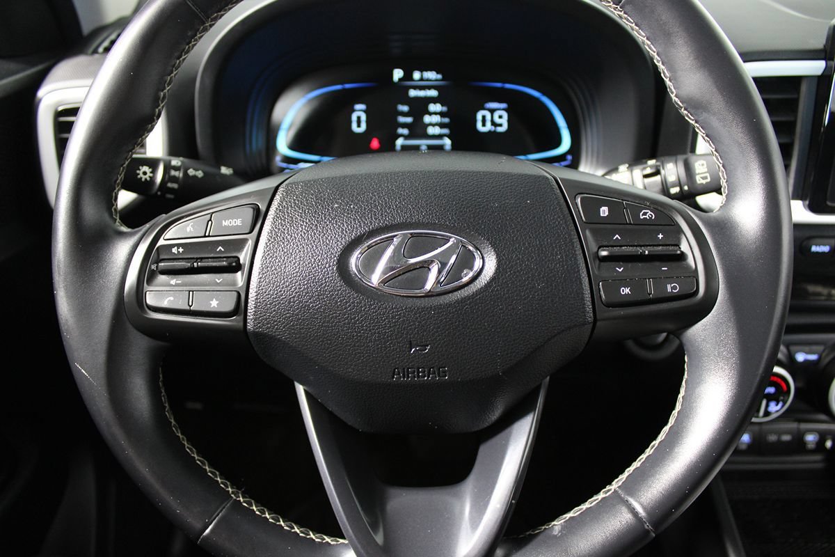 Used 2023 Hyundai Venue Limited FWD image 13