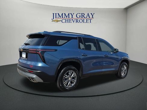 Used 2025 Chevrolet Traverse LT AWD/4WD image 5