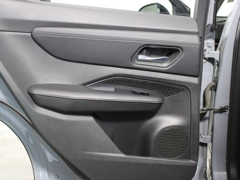 Used 2024 Nissan Ariya FWD image 25