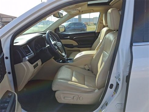 Used 2014 Toyota Highlander Limited image 16