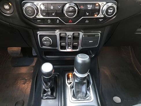 Used 2022 Jeep Gladiator Sport AWD/4WD image 14
