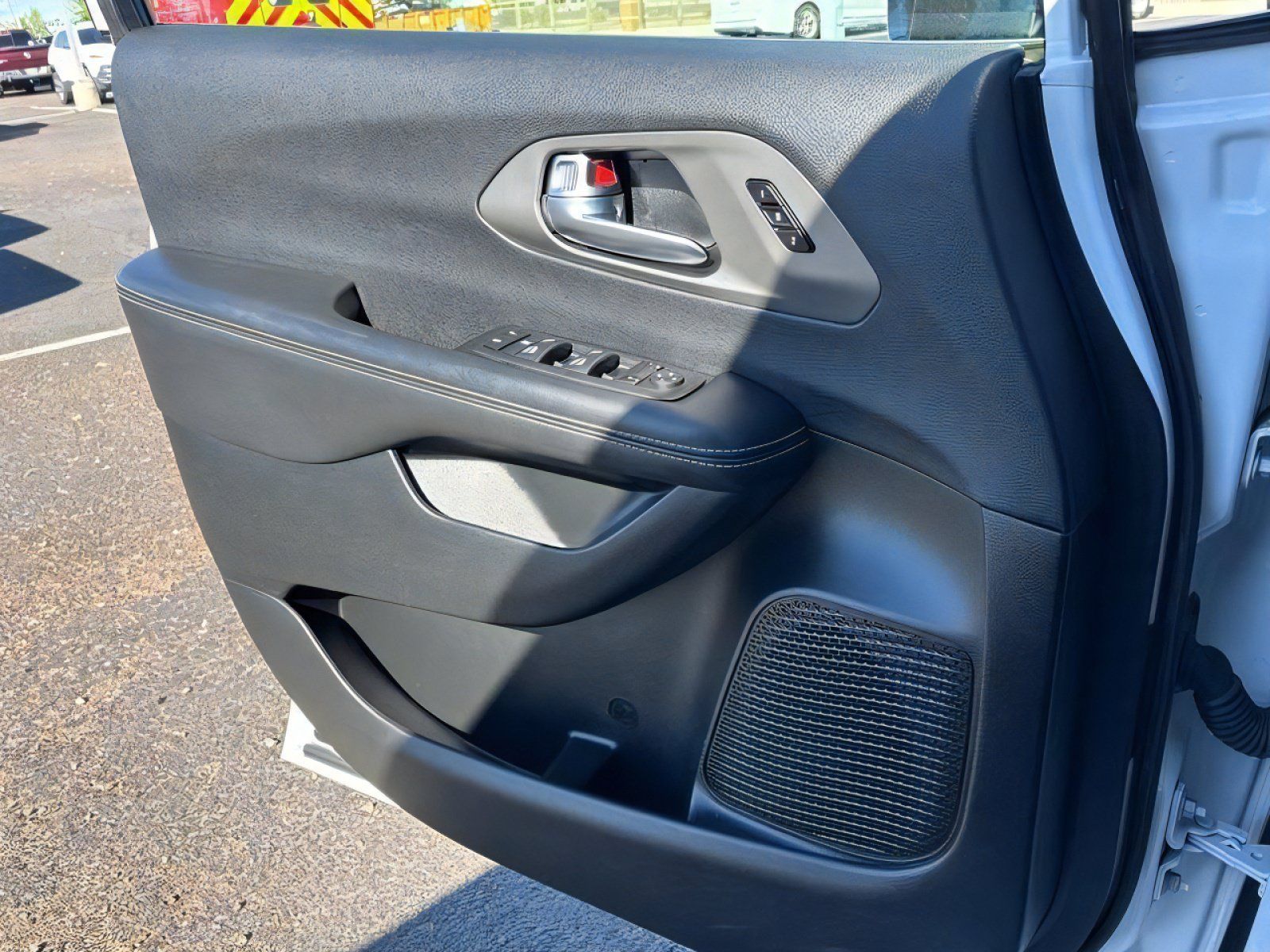 Used 2025 Chrysler Pacifica Select FWD image 11