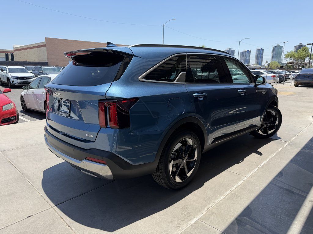 Used 2025 Kia Sorento EX AWD/4WD image 4