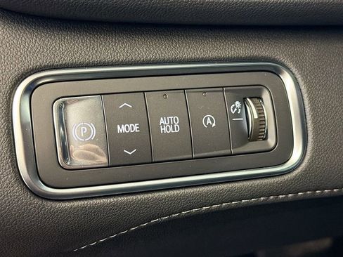 Used 2025 Buick Enclave Avenir FWD image 12