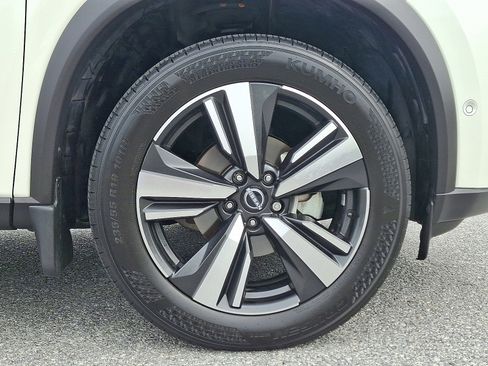 Used 2022 Nissan Rogue Platinum w/ Head-Up Display Package image 8