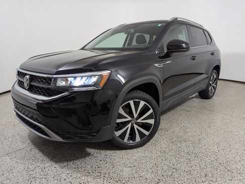 Used 2022 Volkswagen Taos SE FWD image 18