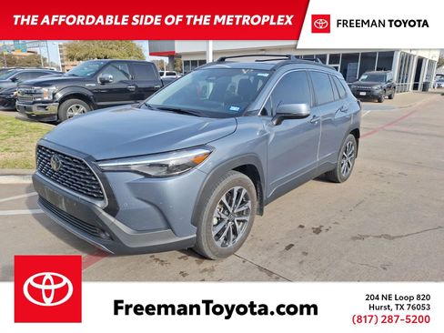 Used 2024 Toyota Corolla Cross XLE w/ Convenience Package image 1