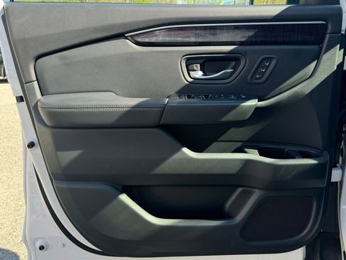 Used 2023 Honda Pilot Elite image 14