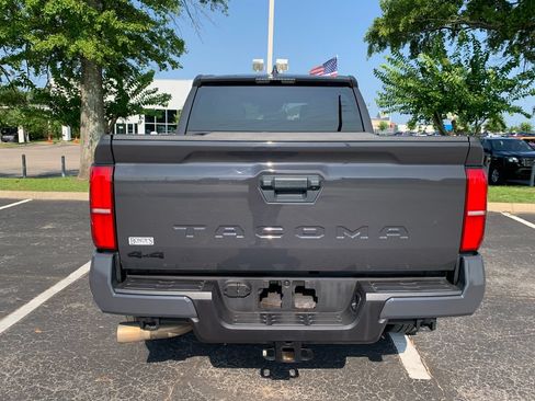 Used 2025 Toyota Tacoma TRD Sport AWD/4WD image 7