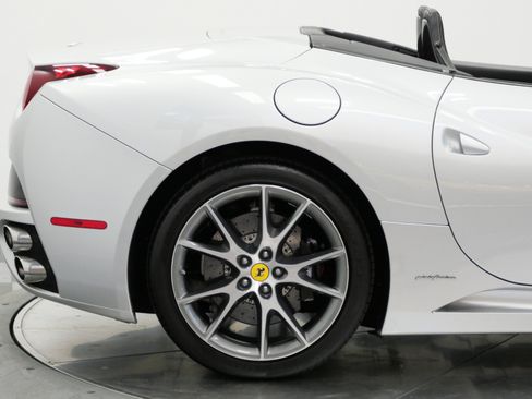 Used 2011 Ferrari California RWD image 54