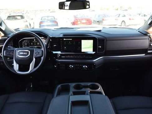 Used 2025 GMC Sierra 1500 SLT image 7