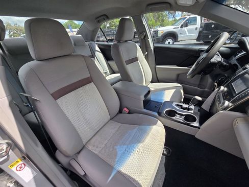 Used 2013 Toyota Camry LE image 27