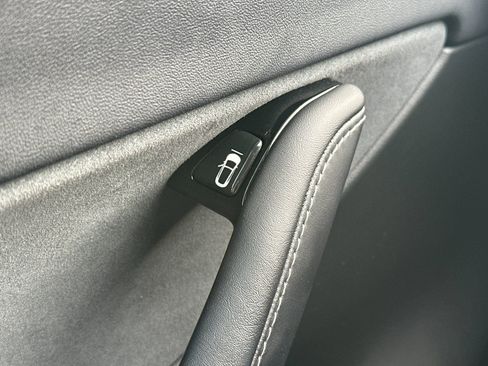 Used 2020 Tesla Model Y Long Range image 30