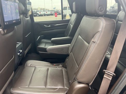 Used 2021 GMC Yukon Denali w/ Denali Premium Package image 12