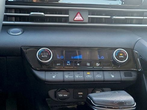 Used 2022 Hyundai Elantra SEL w/ Convenience Package FWD image 29