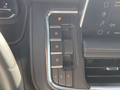 Used 2024 GMC Yukon XL AT4 w/ AT4 Premium Plus Package AWD/4WD image 32