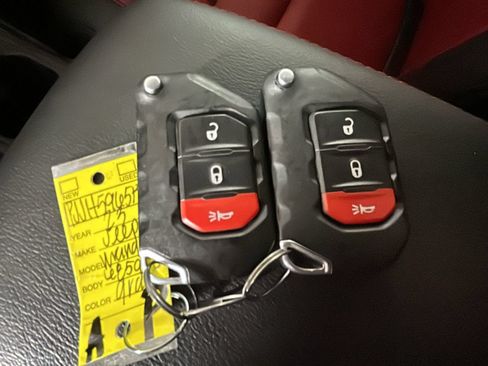 Used 2023 Jeep Wrangler Unlimited Rubicon 4xe AWD/4WD image 23