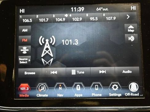 Used 2022 Jeep Grand Cherokee Laredo E AWD/4WD image 28