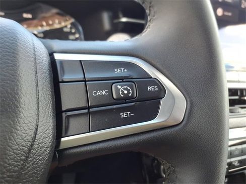 Used 2024 Jeep Compass Latitude image 24