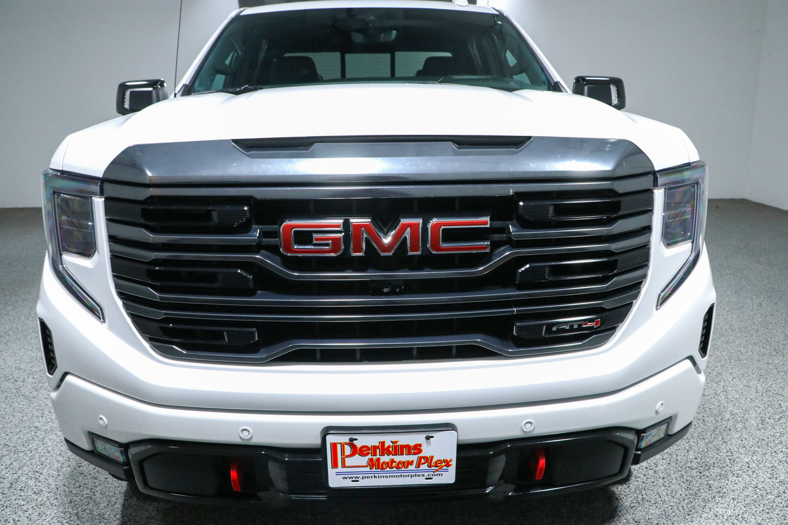 Used 2023 GMC Sierra 1500 AT4 w/ Technology Package AWD/4WD image 4