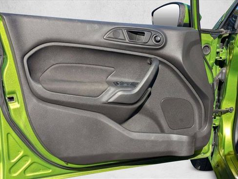 Used 2018 Ford Fiesta SE image 2