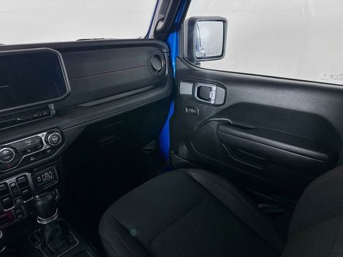 Certified 2025 Jeep Gladiator Rubicon w/ Convenience Group image 34