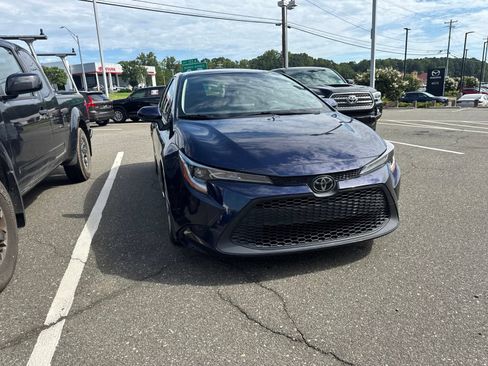 Used 2020 Toyota Corolla LE FWD image 7