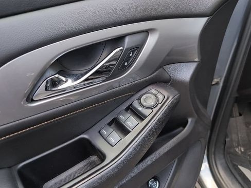 Used 2019 Chevrolet Traverse LT FWD image 25