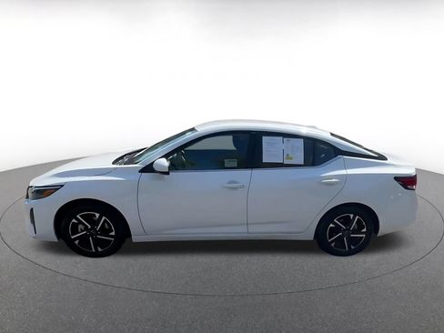 Used 2025 Nissan Sentra SV FWD image 9
