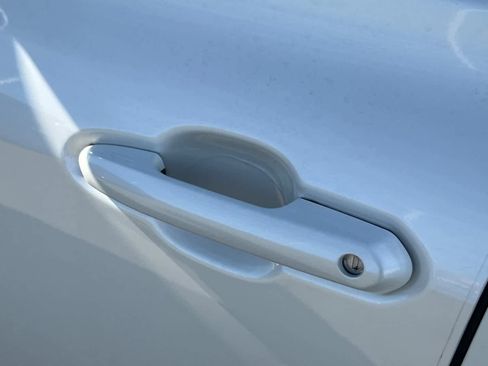 Used 2020 Toyota Highlander XLE image 17